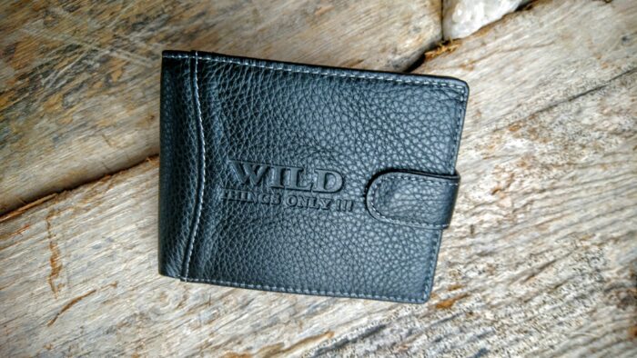 Meeste rahakott mustast nahast "Wild things only"
