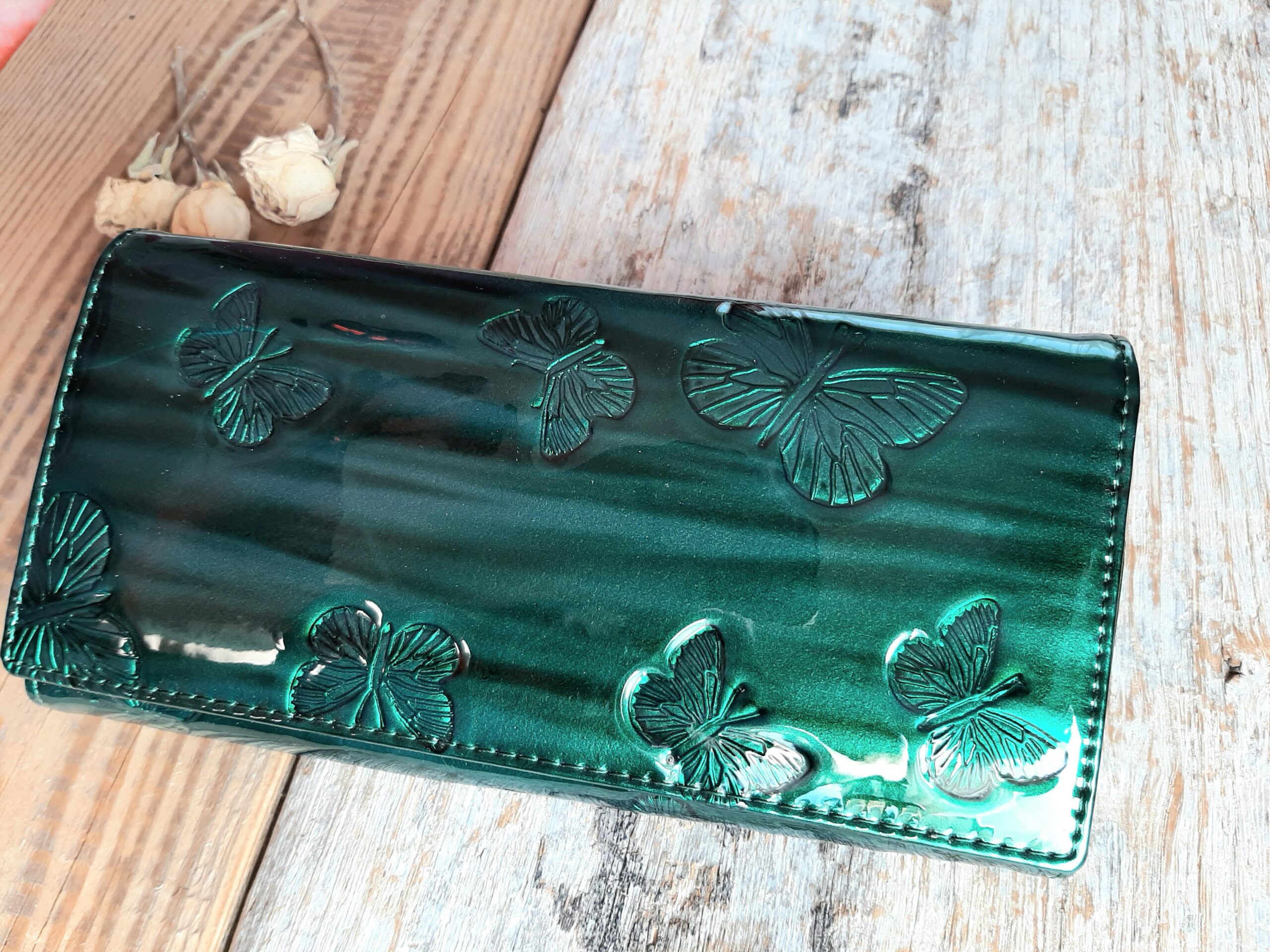 Naiste rahakott liblikatega ja magnetkinnitusega