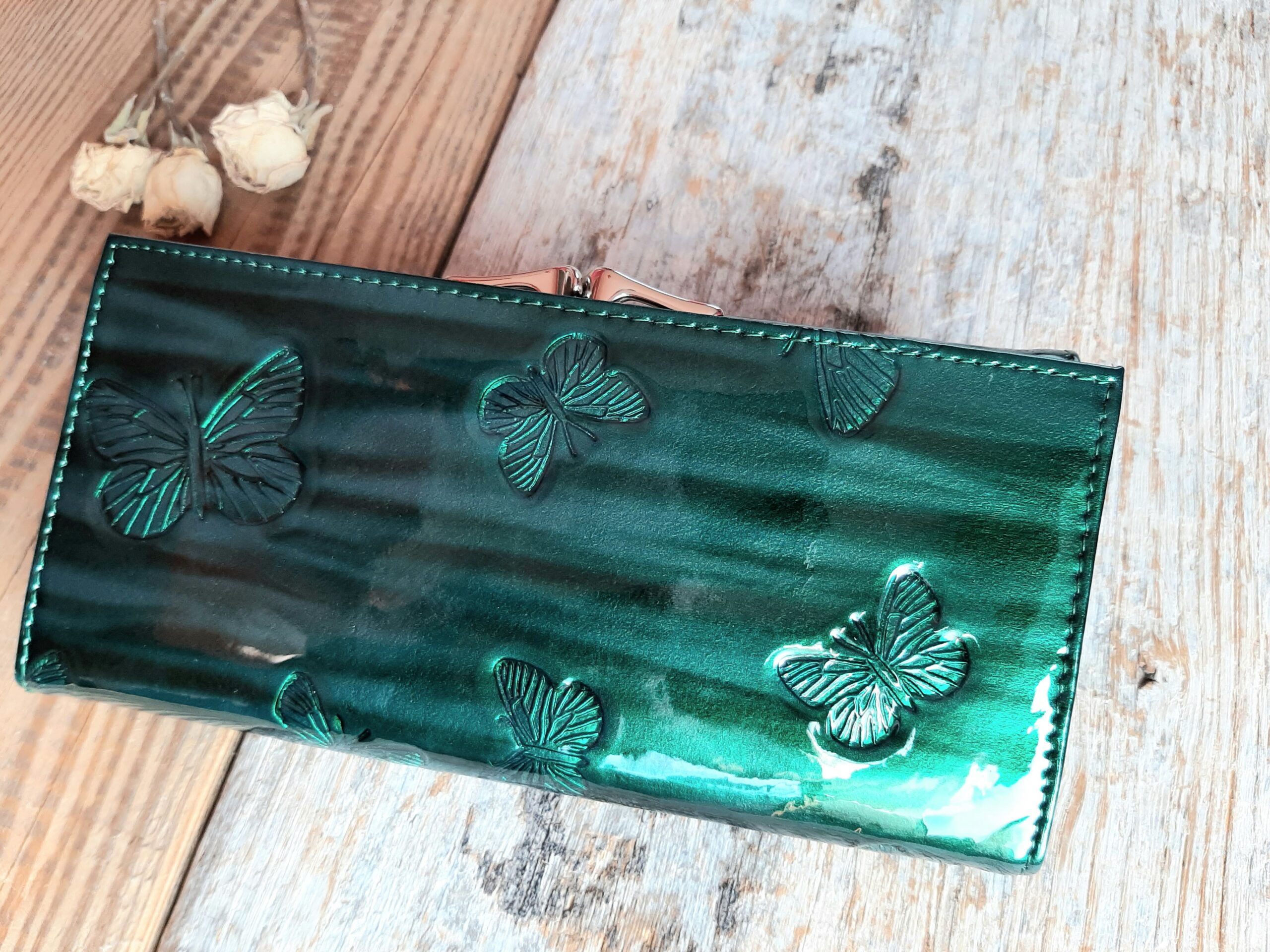 Naiste rahakott liblikatega ja magnetkinnitusega