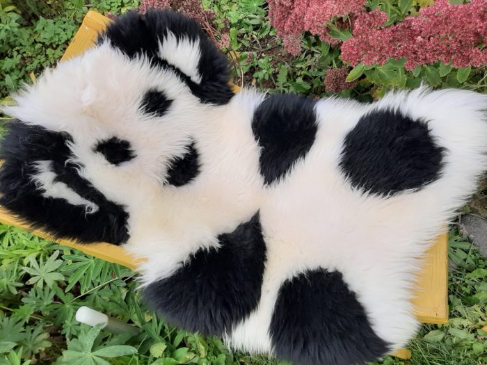 Must-valge lambanahk Panda lambanaha tükkidest