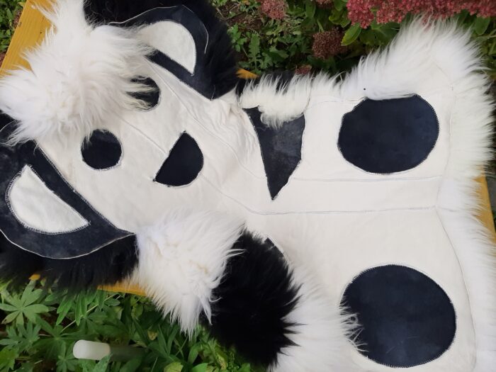 Must-valge lambanahk Panda lambanaha tükkidest