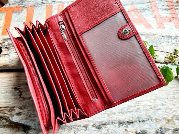 Punane rahakott lukuga münditaskuga