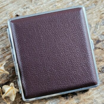 Sigaretikarp ehk portsigar pruunist nahast kaantega